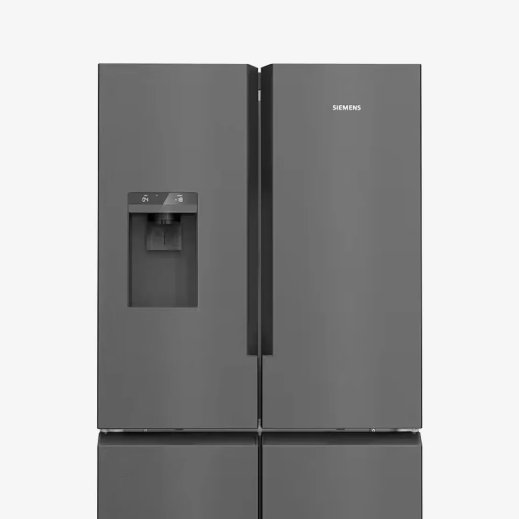 Zweiflügeliger Kühlschrank mit integriertem Spender und Aufschrift „SIEMENS“.